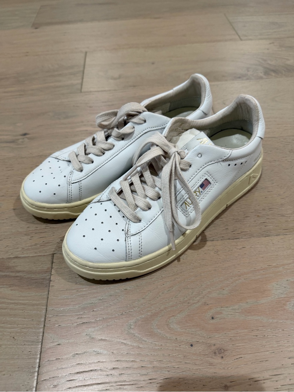 Autry women’s White Leather Fashion Sneakers